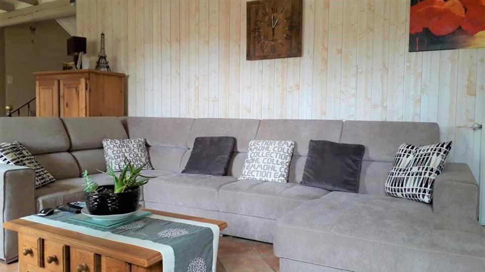 Châteauneuf-de-Randon La Pierre Trouee Chambre D'Hotes المظهر الخارجي الصورة