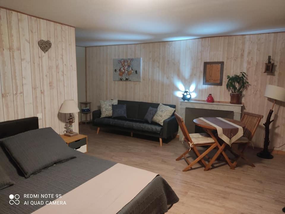 Châteauneuf-de-Randon La Pierre Trouee Chambre D'Hotes المظهر الخارجي الصورة