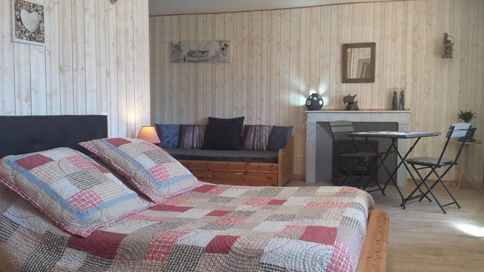 Châteauneuf-de-Randon La Pierre Trouee Chambre D'Hotes المظهر الخارجي الصورة