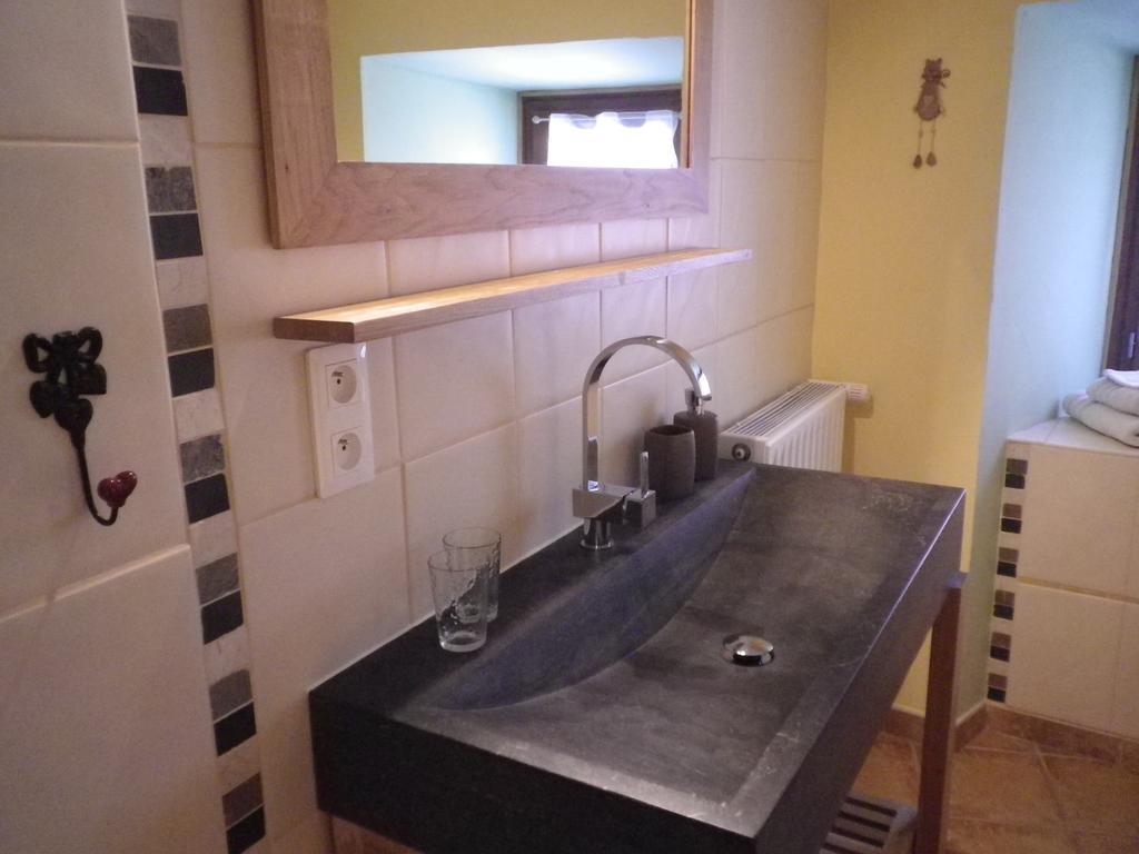 Châteauneuf-de-Randon La Pierre Trouee Chambre D'Hotes المظهر الخارجي الصورة