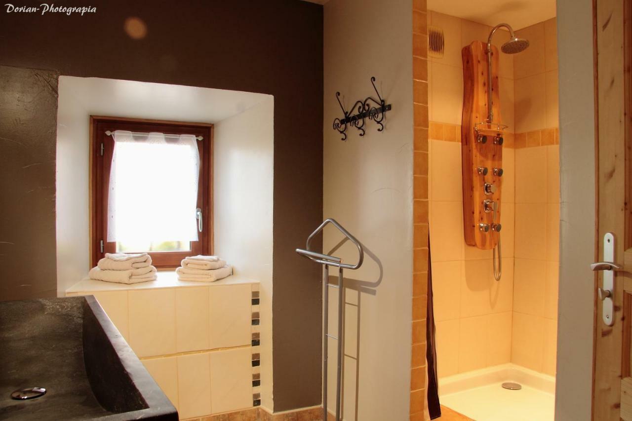 Châteauneuf-de-Randon La Pierre Trouee Chambre D'Hotes المظهر الخارجي الصورة