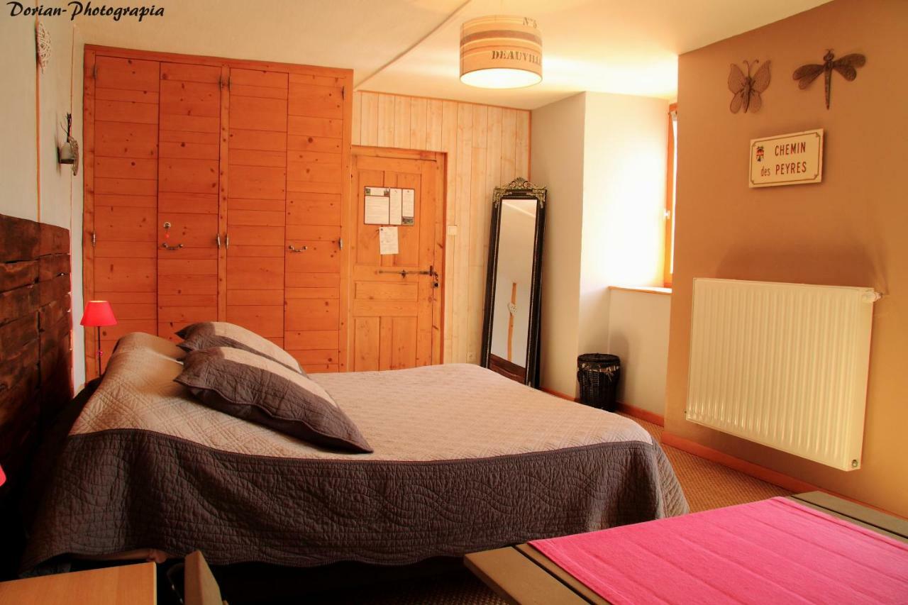 Châteauneuf-de-Randon La Pierre Trouee Chambre D'Hotes المظهر الخارجي الصورة