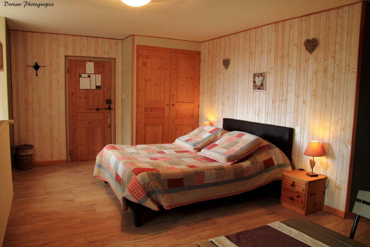 Châteauneuf-de-Randon La Pierre Trouee Chambre D'Hotes المظهر الخارجي الصورة