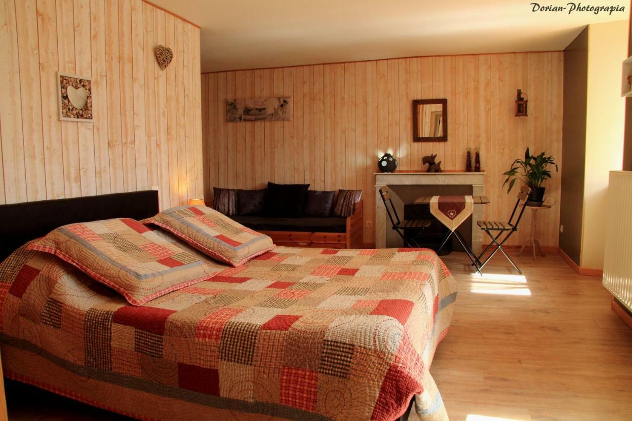 Châteauneuf-de-Randon La Pierre Trouee Chambre D'Hotes المظهر الخارجي الصورة